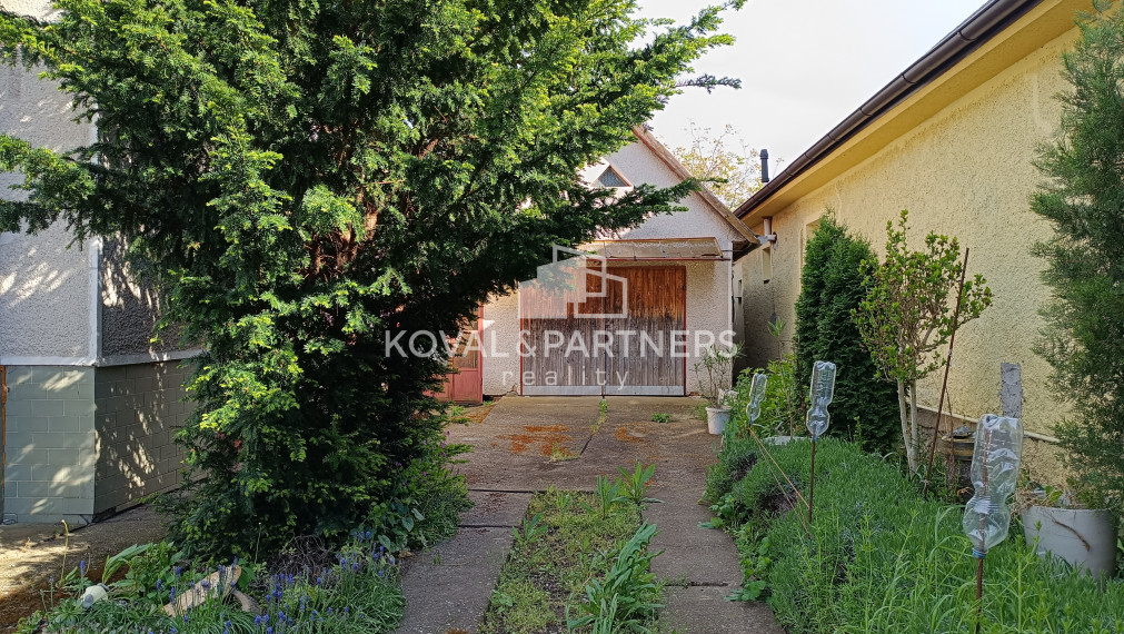 Klasický 3 izbový rodinný dom - Komjatice