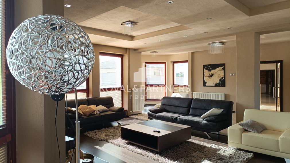 Rodinný dom (10 izieb) na prenájom - Nitra