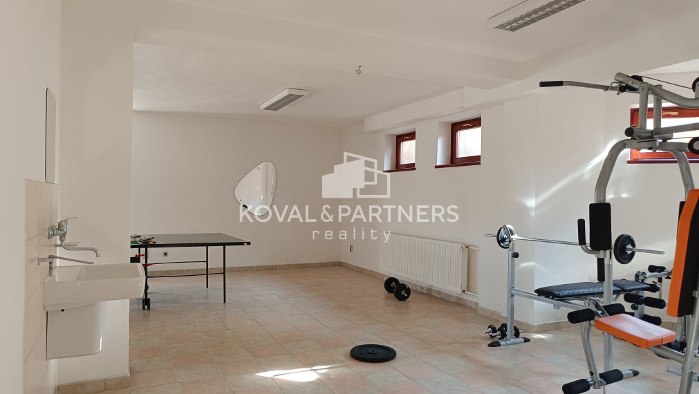 Rodinný dom (10 izieb) na prenájom - Nitra