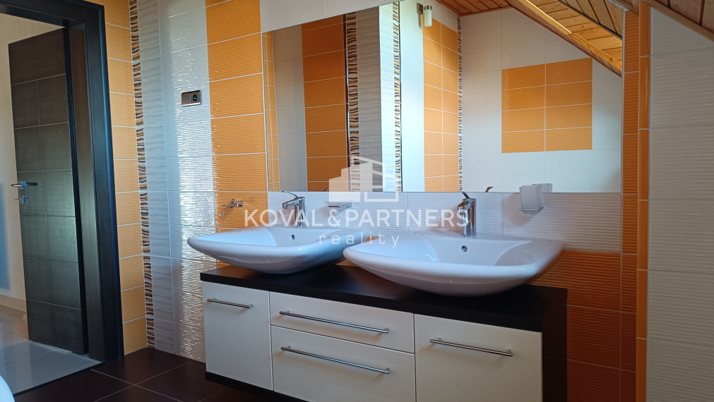 Rodinný dom (10 izieb) na prenájom - Nitra