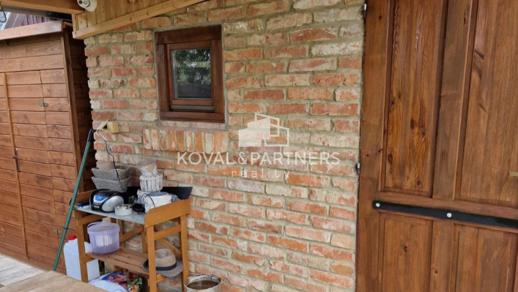 Pekná záhrada s domčekom priamo v meste Šaľa