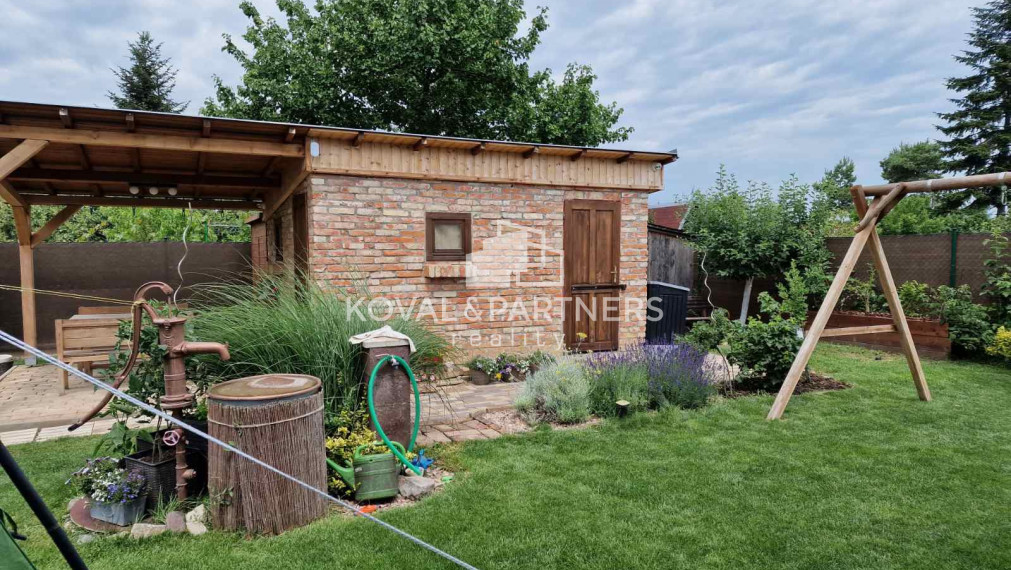 Pekná záhrada s domčekom priamo v meste Šaľa