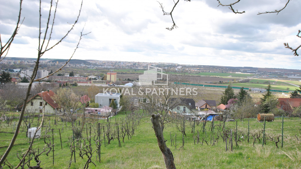 Koval & partners ponúka na predaj pozemok na Zobori