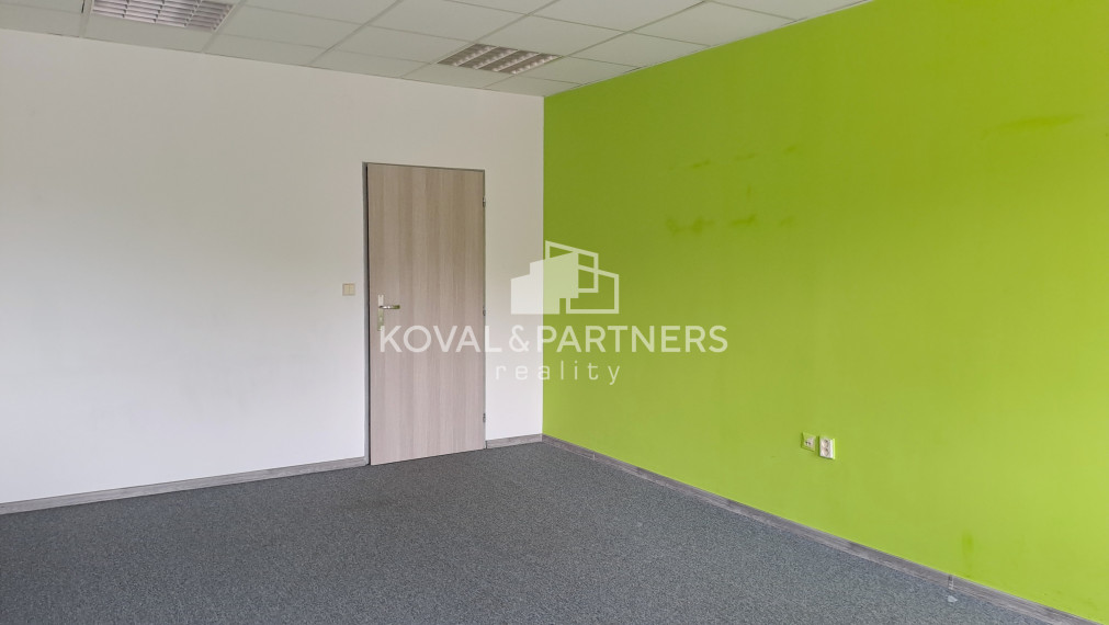 Na prenájom kancelária 21m2, Nitra, v tesnej blízkosti centra
