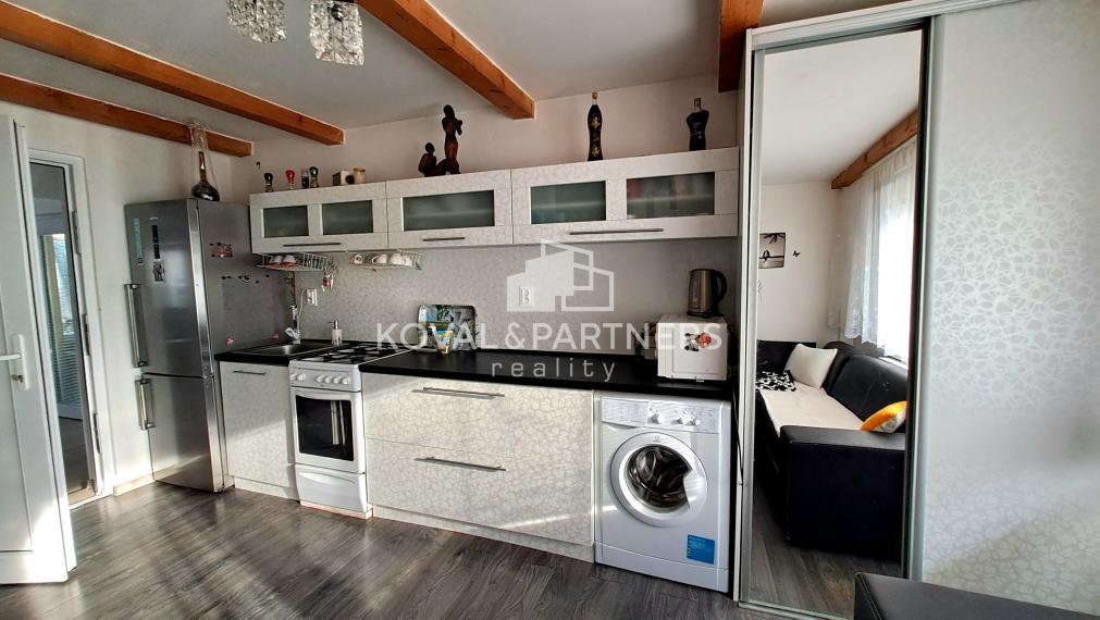 Podkrovná chata/rodinný dom, Párovské Háje, pozemok 700 m2