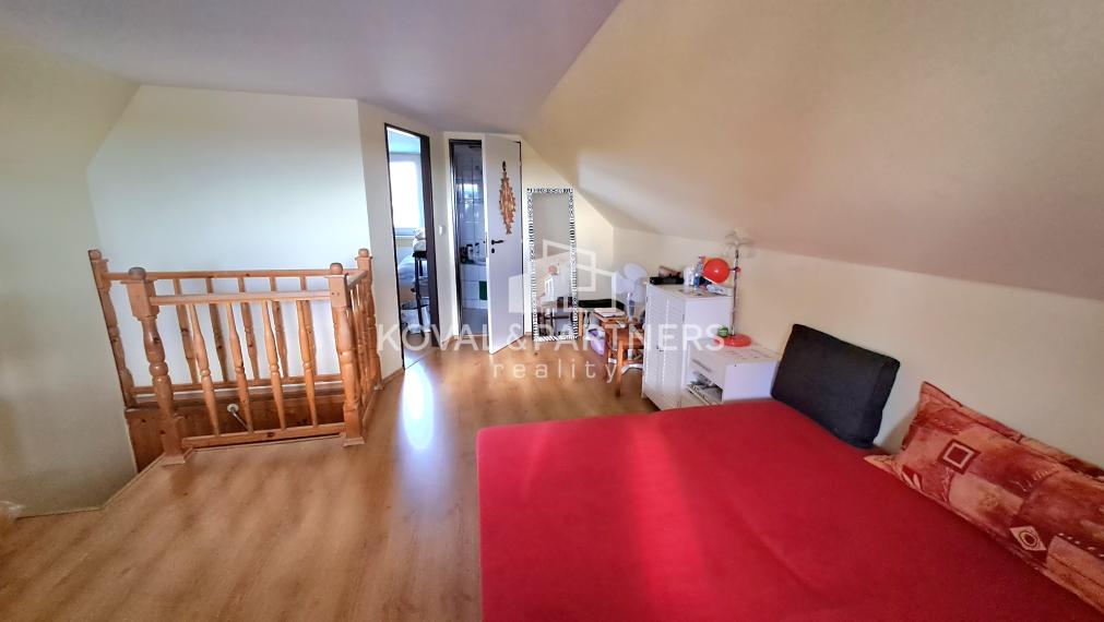 Podkrovná chata/rodinný dom, Párovské Háje, pozemok 700 m2