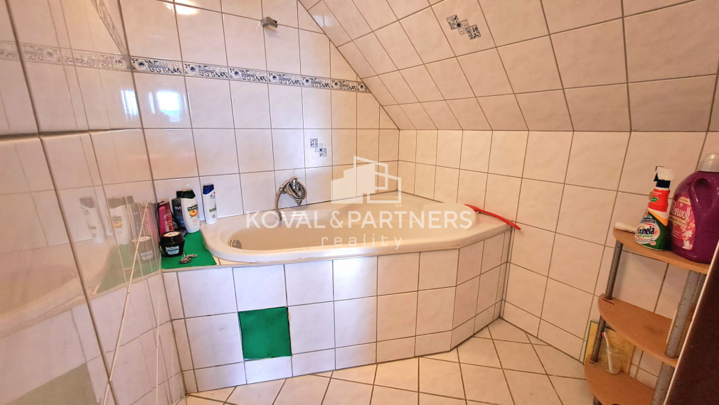 Podkrovná chata/rodinný dom, Párovské Háje, pozemok 700 m2