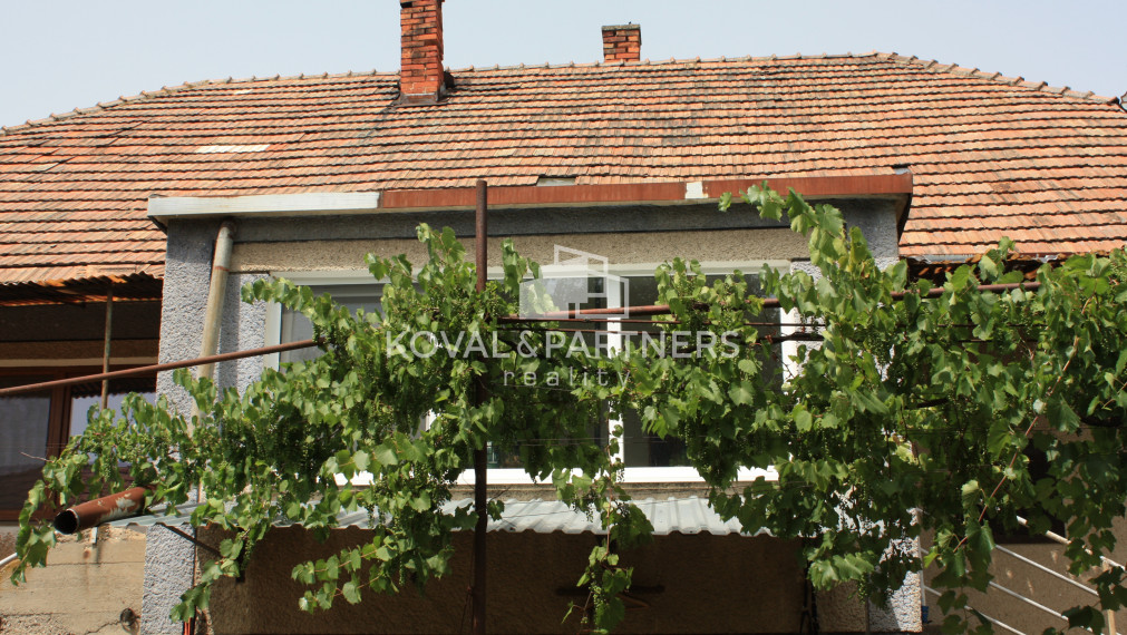 Rodinný dom na 73 á pozemku - Levice - Málaš