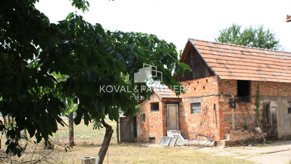 Rodinný dom na 73 á pozemku - Levice - Málaš