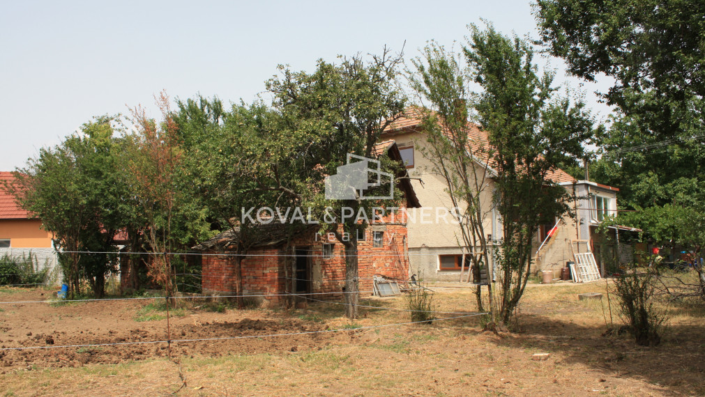 Rodinný dom na 73 á pozemku - Levice - Málaš