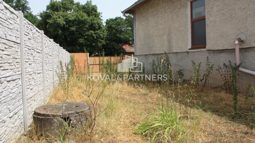 Rodinný dom na 73 á pozemku - Levice - Málaš