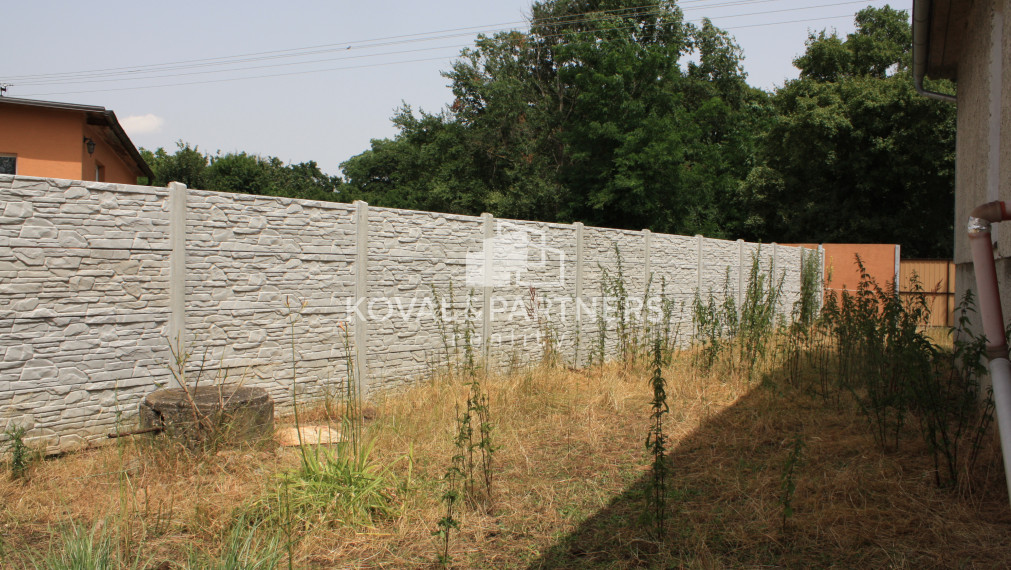 Rodinný dom na 73 á pozemku - Levice - Málaš