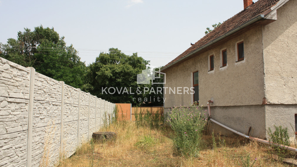 Rodinný dom na 73 á pozemku - Levice - Málaš