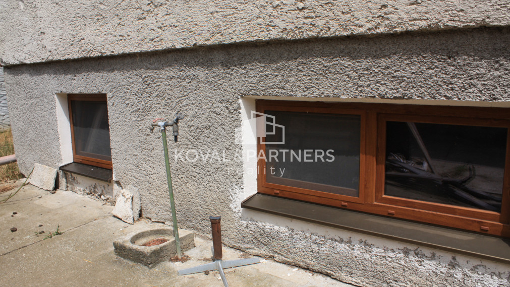 Rodinný dom na 73 á pozemku - Levice - Málaš