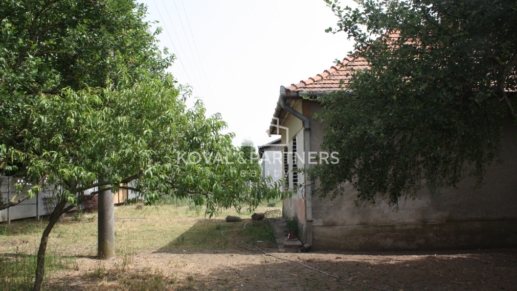 Rodinný dom na 73 á pozemku - Levice - Málaš