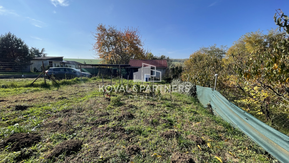 Znížená cena - Stavebný pozemok so záhradnou chatkou v Nitre, Šúdol