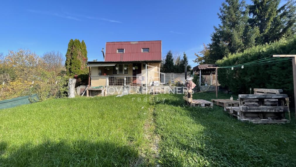 Znížená cena - Stavebný pozemok so záhradnou chatkou v Nitre, Šúdol