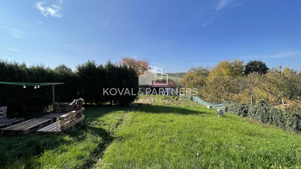 Znížená cena - Stavebný pozemok so záhradnou chatkou v Nitre, Šúdol