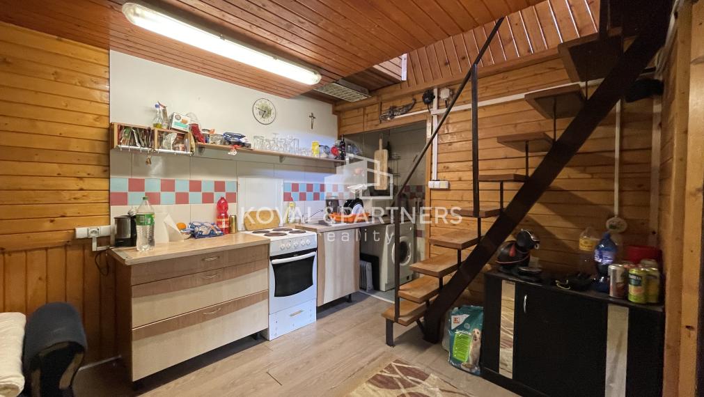 Znížená cena - Stavebný pozemok so záhradnou chatkou v Nitre, Šúdol