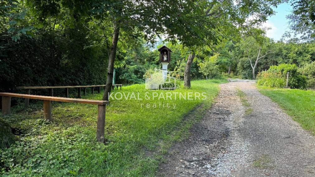 Pekný  pozemok pri lese 1609 m2 - Nitra