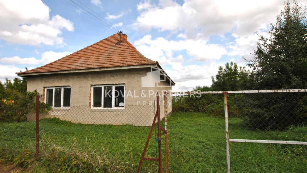 Koval & partners ponúka na predaj rodinný dom s veľkým pozemkom v obci Svätoplukovo