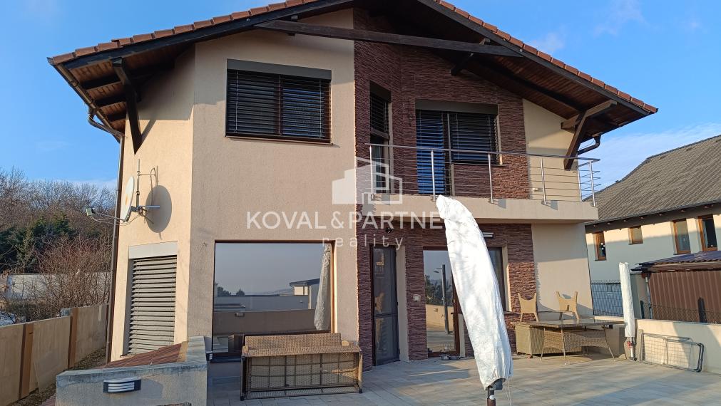 7 izbový dom s moderným vybavením - Štitáre - Nitra