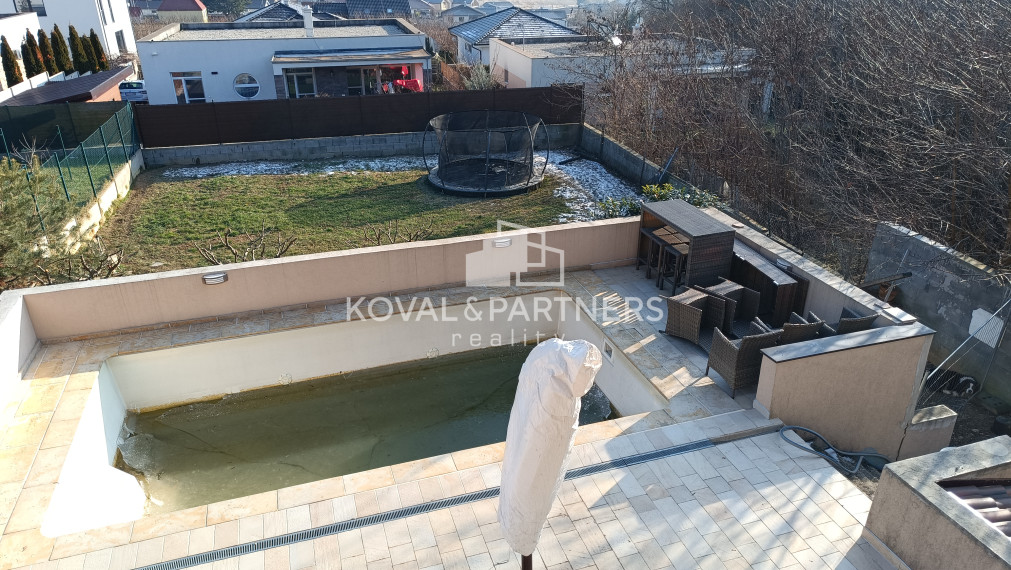 7 izbový dom s moderným vybavením - Štitáre - Nitra