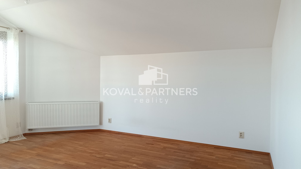 7 izbový dom s moderným vybavením - Štitáre - Nitra