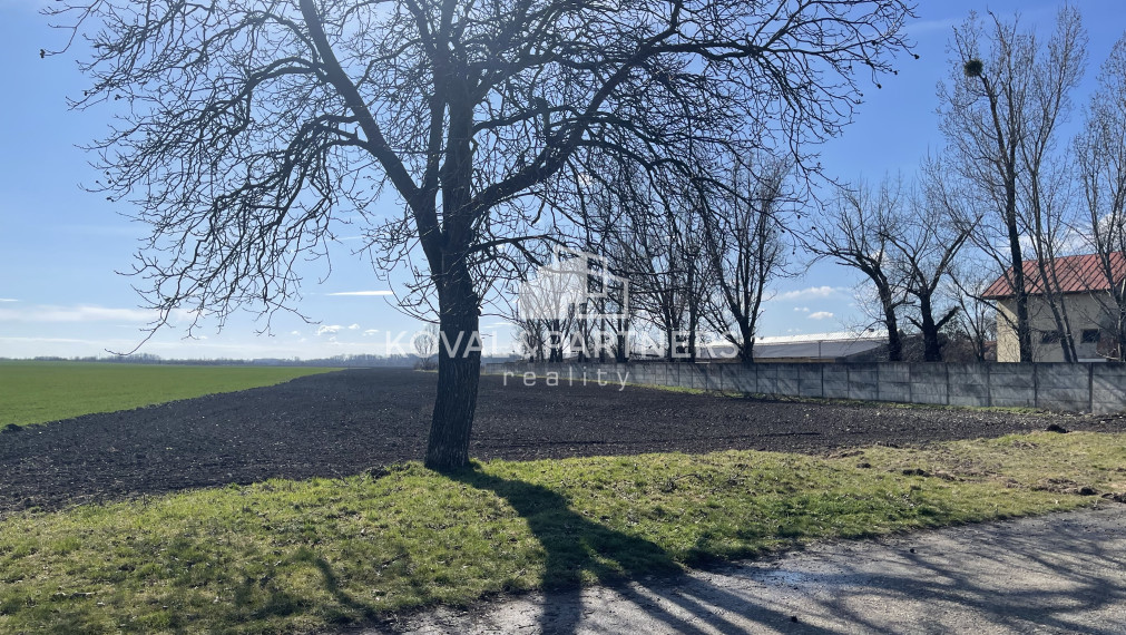 Na predaj pozemok určený na priemyselno - potravinársku výrobu