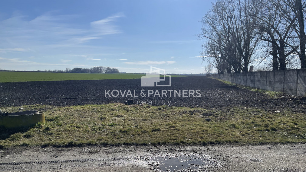 Na predaj pozemok určený na priemyselno - potravinársku výrobu