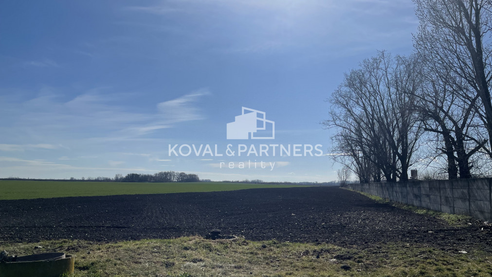 Na predaj pozemok určený na priemyselno - potravinársku výrobu