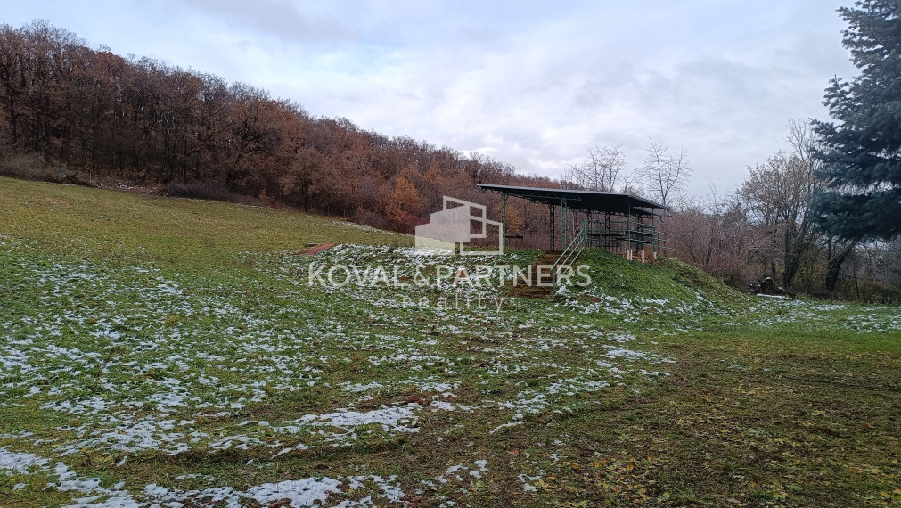 Rekreačný poľovný dom so strelnicou - Horné Otrokovce