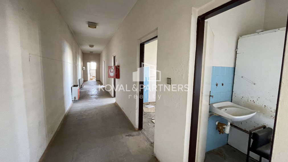 Predaj Administratívnej budovy s Halou v lokalite Dolné Krškany