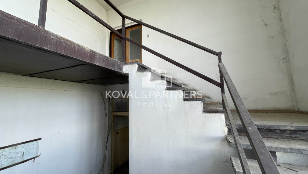 Predaj Administratívnej budovy s Halou v lokalite Dolné Krškany