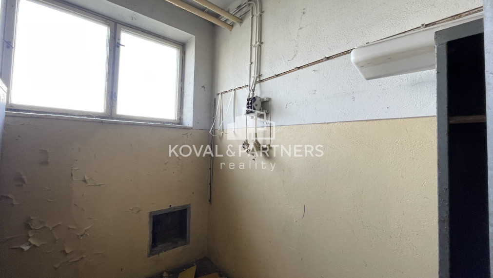 Predaj Administratívnej budovy s Halou v lokalite Dolné Krškany