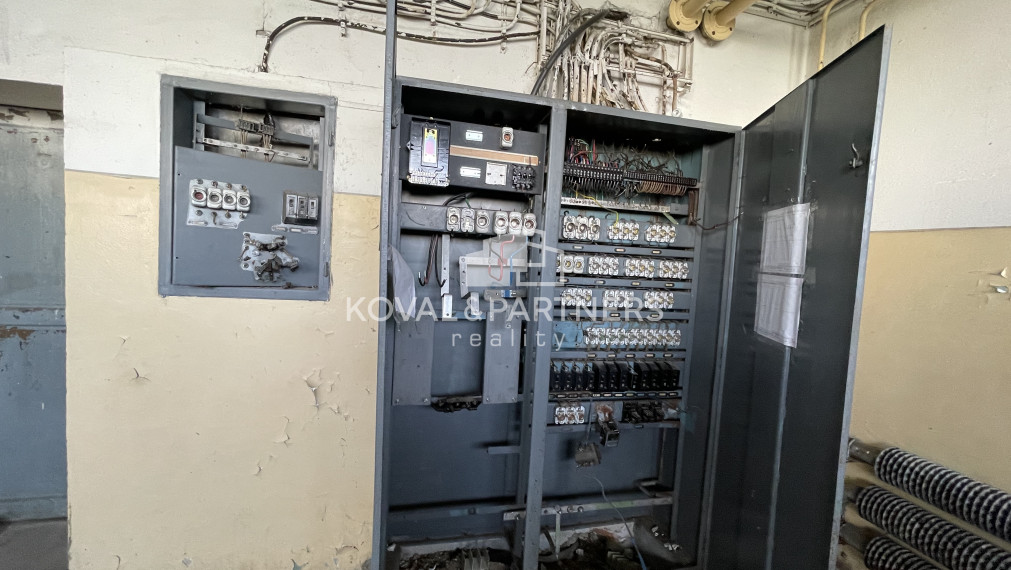 Predaj Administratívnej budovy s Halou v lokalite Dolné Krškany