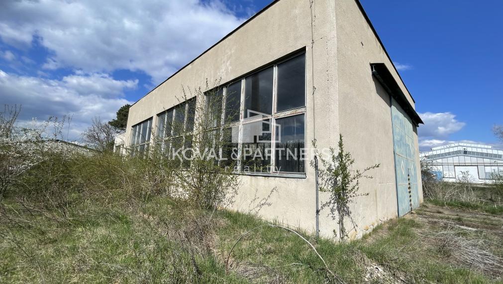 Predaj Administratívnej budovy s Halou v lokalite Dolné Krškany