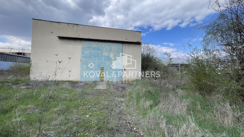 Predaj Administratívnej budovy s Halou v lokalite Dolné Krškany