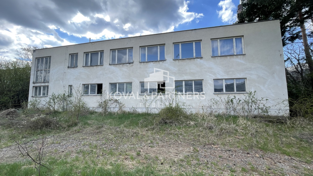 Predaj Administratívnej budovy s Halou v lokalite Dolné Krškany