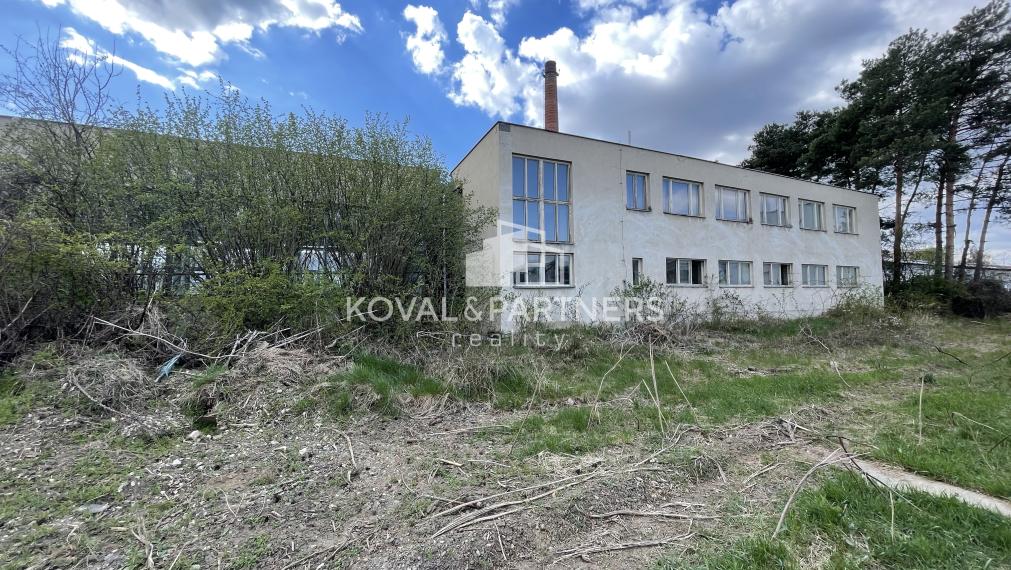 Predaj Administratívnej budovy s Halou v lokalite Dolné Krškany