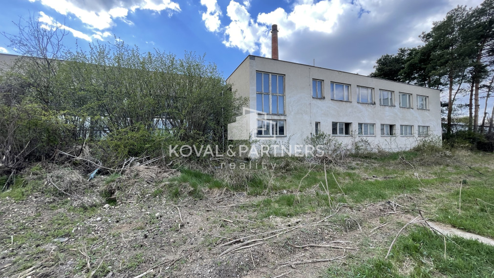 Predaj Administratívnej budovy s Halou v lokalite Dolné Krškany