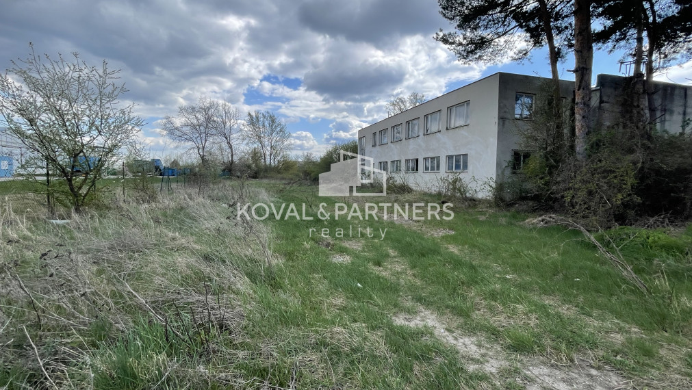 Predaj Administratívnej budovy s Halou v lokalite Dolné Krškany