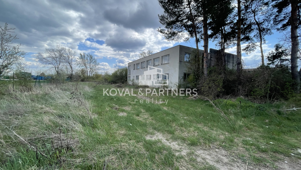 Predaj Administratívnej budovy s Halou v lokalite Dolné Krškany