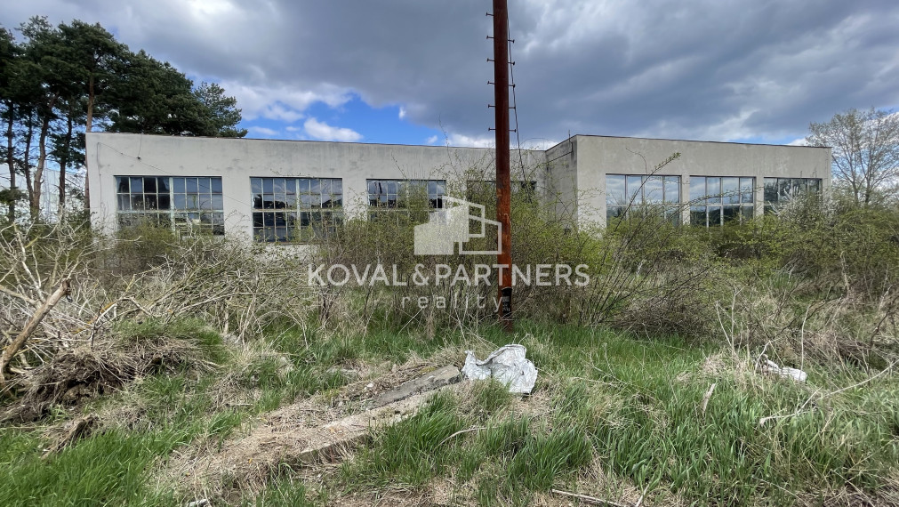 Predaj Administratívnej budovy s Halou v lokalite Dolné Krškany