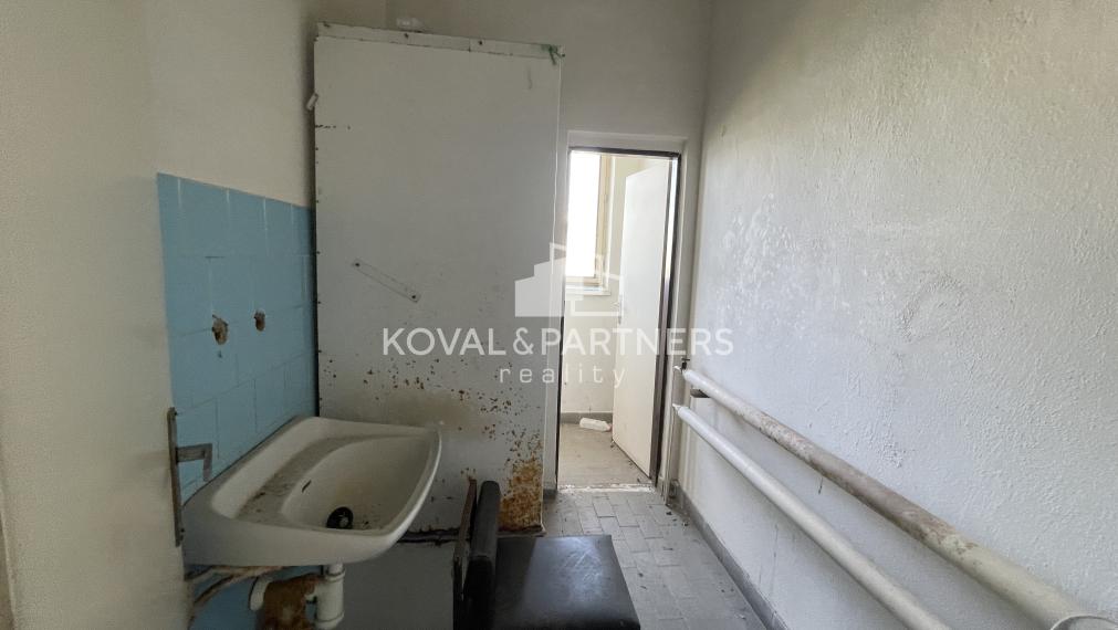 Na predaj priemyselný objekt s pozemkom 21160 m2 cena s DPH