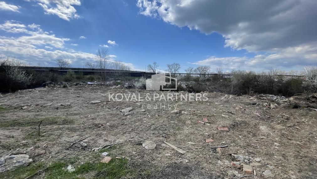 Na predaj priemyselný objekt s pozemkom 21160 m2 cena s DPH