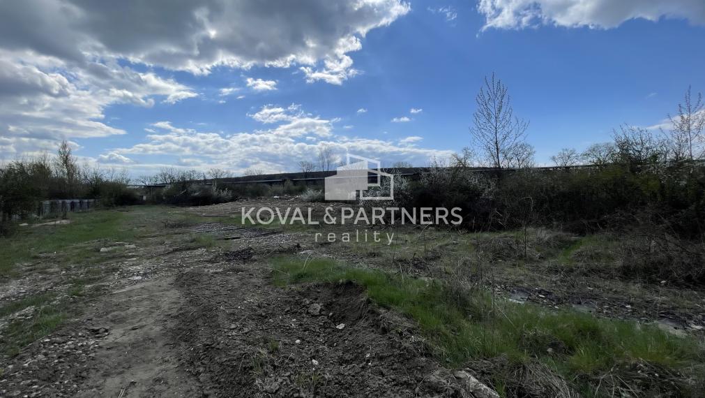 Na predaj priemyselný objekt s pozemkom 21160 m2 cena s DPH