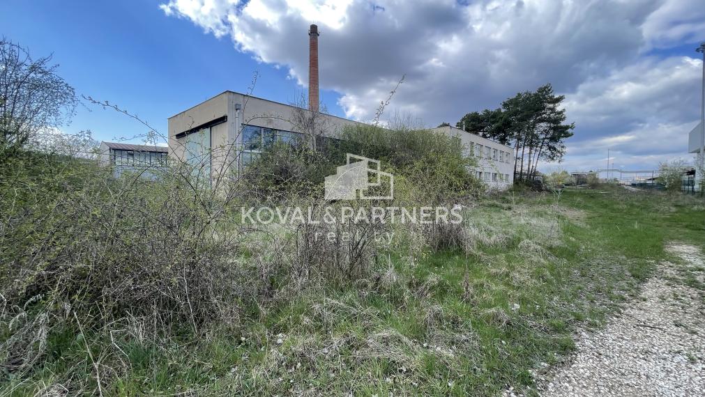 Na predaj priemyselný objekt s pozemkom 21160 m2 cena s DPH