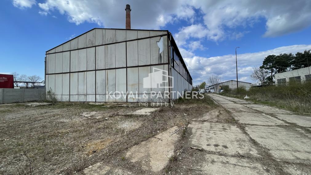 Na predaj priemyselný objekt s pozemkom 21160 m2 cena s DPH