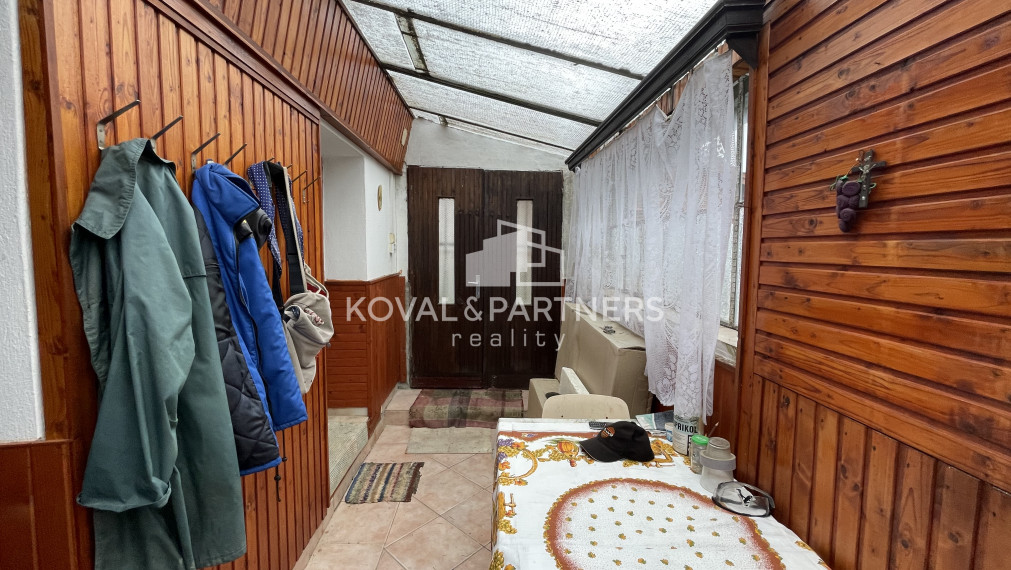 Chatka so záhradou a vinicou - Vráble v časti Horný Dúšnik